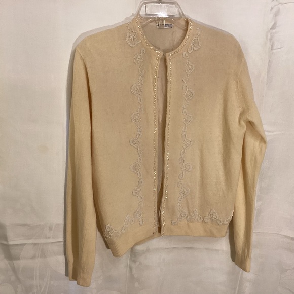 Vintage Angora sweater ,made in Hong Kong - Picture 1 of 9